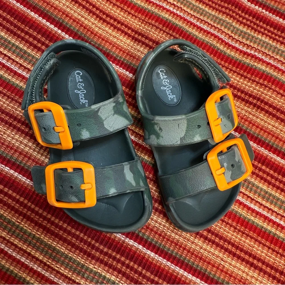 Cat & Jack Toddler Ade Footbed Sandals Green Camo Size 5 - Picture 2 of 13